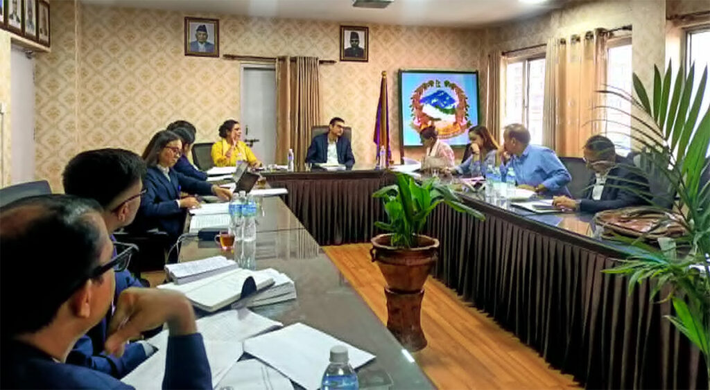 सरकार र अनसनरत नर्स ज्योति रानाभाटका प्रतिनिधिसँग स्वास्थ्य मन्त्रालयमा वार्ता हुँदै