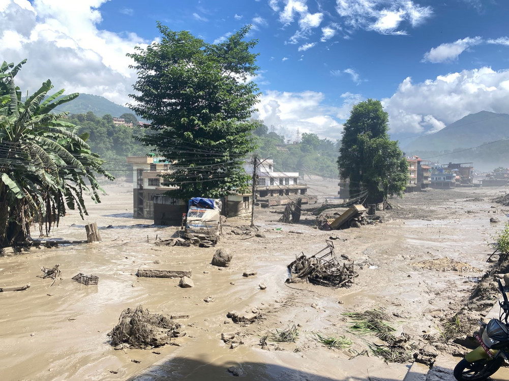 आठ हेलिकप्टर परिचालन,उद्धार सामग्रीसहित काठमाडौंबाट ६५ प्रहरी घटनास्थलतर्फ लागे