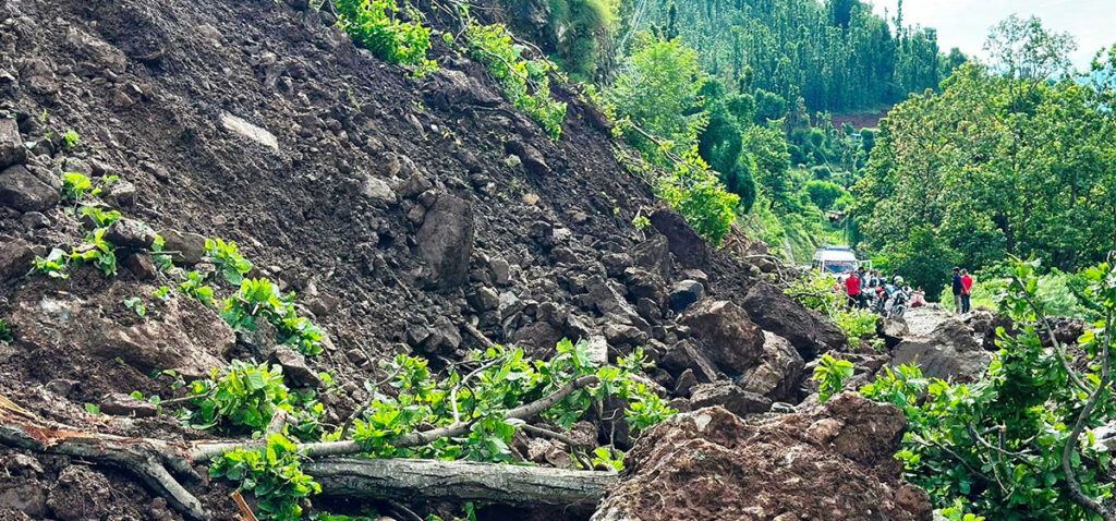 सुदूरपश्चिमका ७ पहाडी जिल्लामा सवारीसाधन सञ्चालनमा रोक