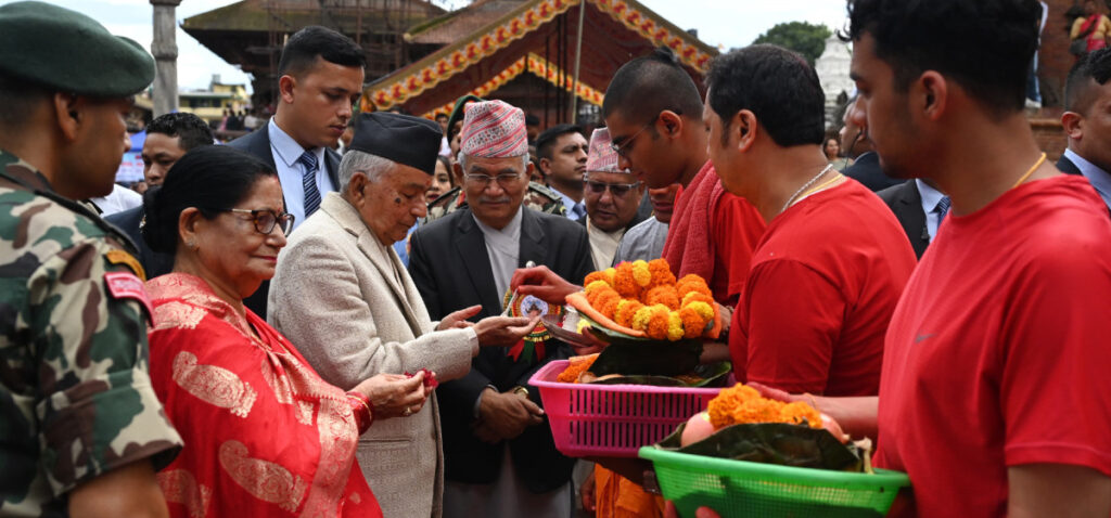 राष्ट्रपति पौडेलले गरे पाटन कृष्ण मन्दिरमा पूजाआराधना