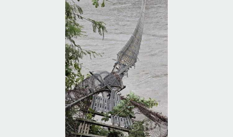 सरकारले सुरु गर्यो बाढीका कारण क्षतिग्रस्त झोलुङ्गे पुलको मर्मत