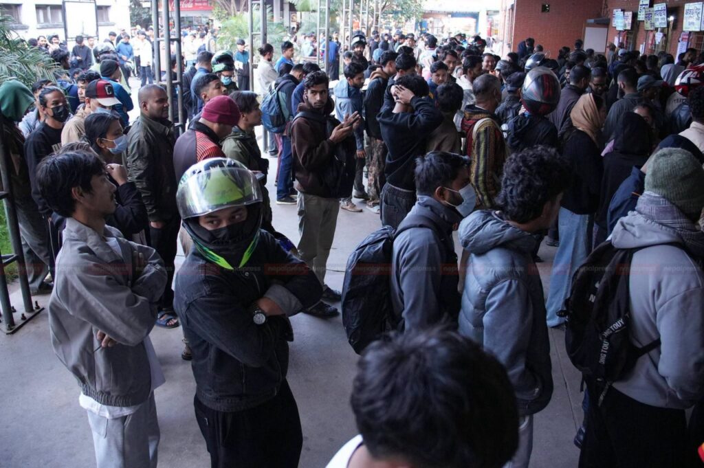 आजबाट दशैंको अग्रिम टिकट बुकिङ खुला, बसपार्कमा बिहानैदेखि भीड