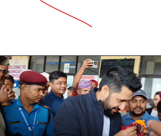कञ्चनपुरको गड्डाचौकीबाट भारतको नैनीतालका लागि हिँडे रास्वपा सभापति रवि लामिछाने