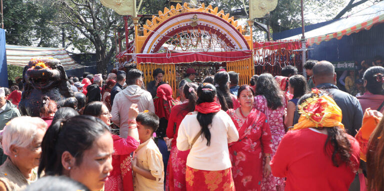 दशैंँ अन्तर्गत नवरात्रको नवौँ दिन शक्तिपीठहरूमा भक्तजनको घुइँचो