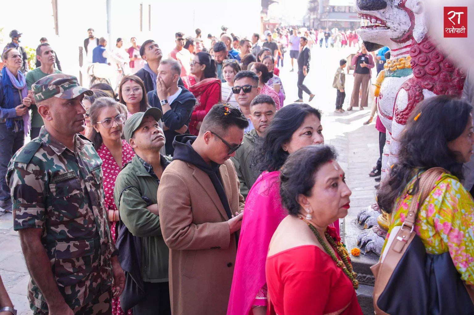 गृहमन्त्री गुरुङद्वारा तलेजु भवानी र कुमारीको दर्शन