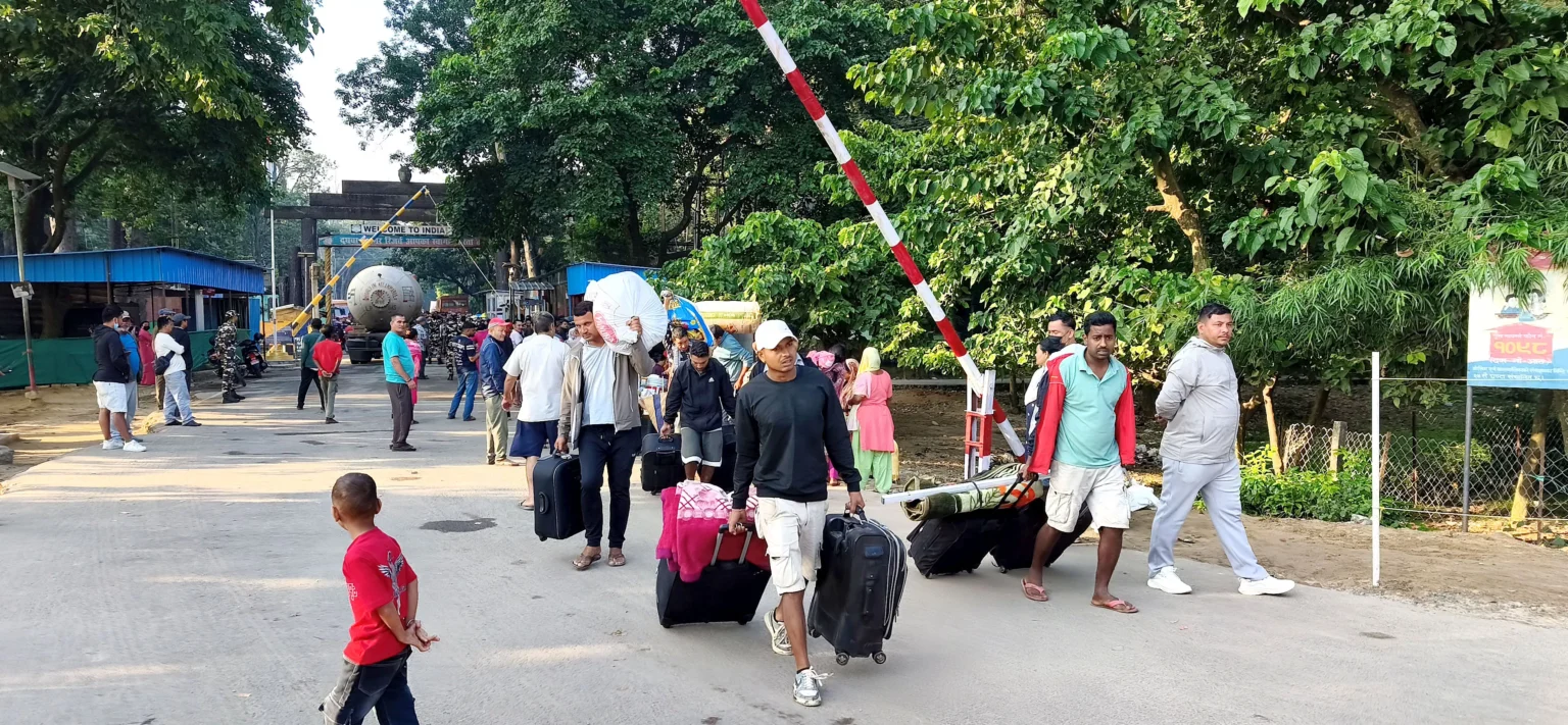 सहरको कोलाहलभन्दा झुपडीमै शान्ति – दसैँ मनाउन गाउँ हानिनेको घुइँचो